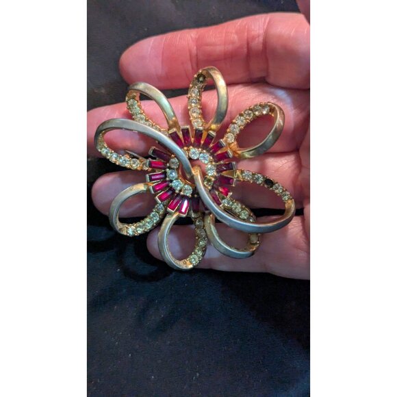 Vintage Coro Craft Gold-Tone Rhinestone Flower Brooch  Red Clear READ - Picture 2 of 6